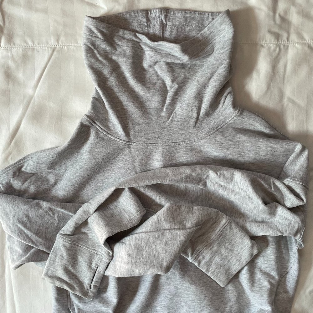Lululemon Pull-Over Sweatshirt Size 4 Grey